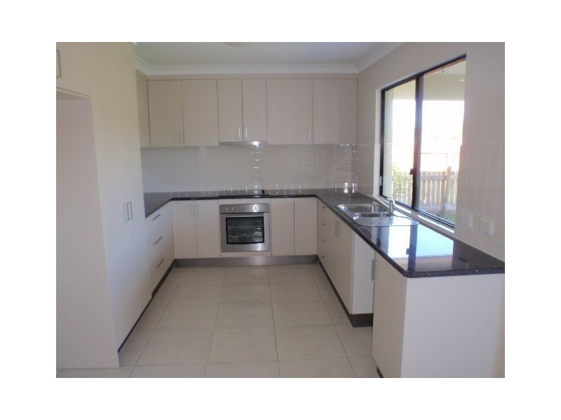 2/11 South Molle Boulevard, Cannonvale QLD 4802