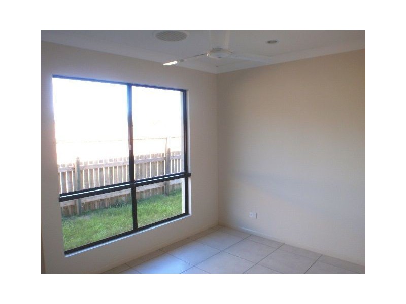 2/11 South Molle Boulevard, Cannonvale QLD 4802