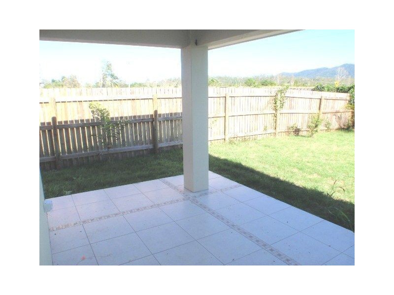 2/11 South Molle Boulevard, Cannonvale QLD 4802