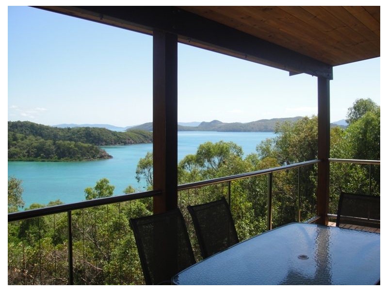 17 Passage Avenue, Shute Harbour QLD 4802