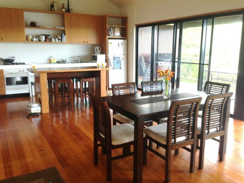 17 Passage Avenue, Shute Harbour QLD 4802