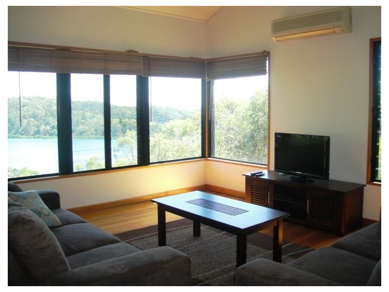 17 Passage Avenue, Shute Harbour QLD 4802