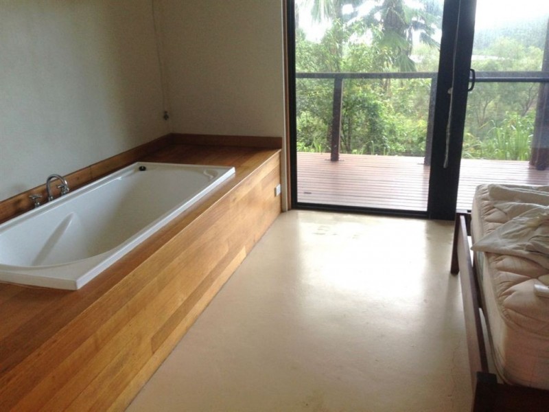 17 Passage Avenue, Shute Harbour QLD 4802