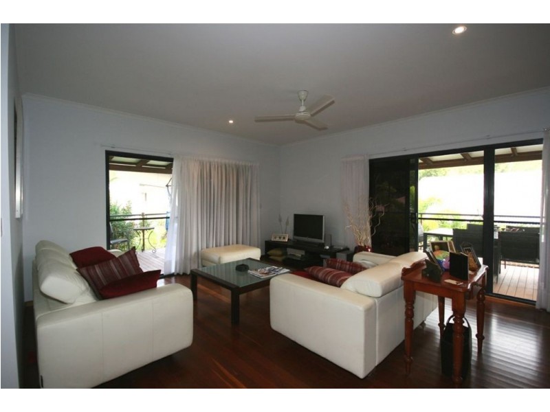 2/7 Border Drive, Cannonvale QLD 4802