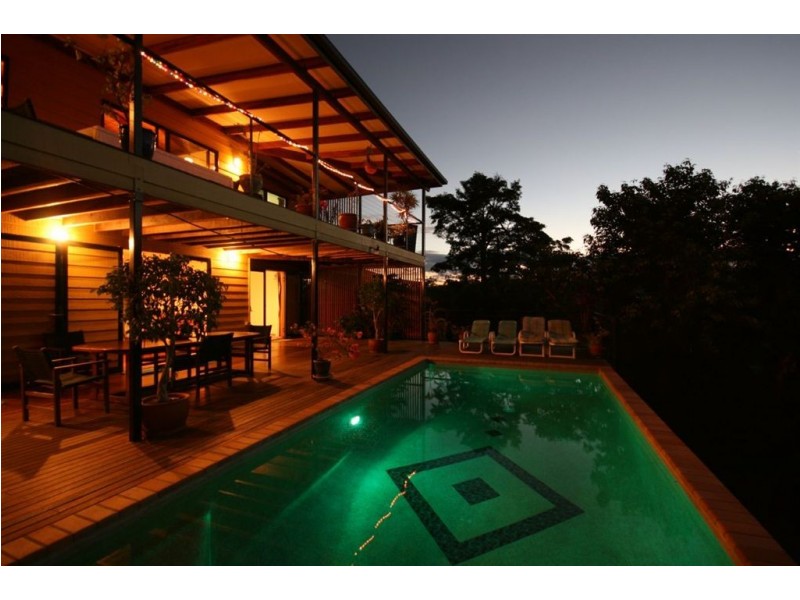 25 Island Drive, Cannonvale QLD 4802