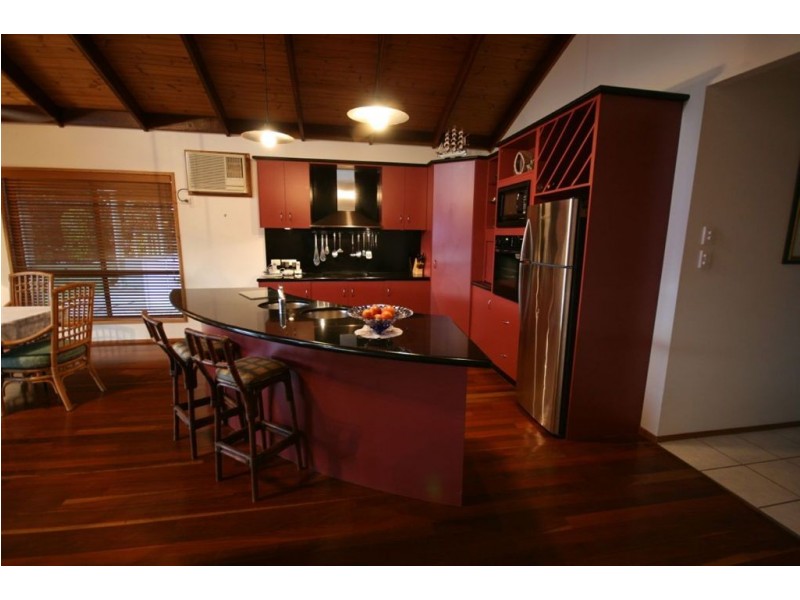 25 Island Drive, Cannonvale QLD 4802