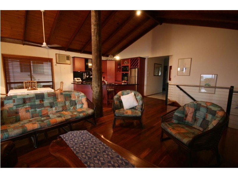 25 Island Drive, Cannonvale QLD 4802
