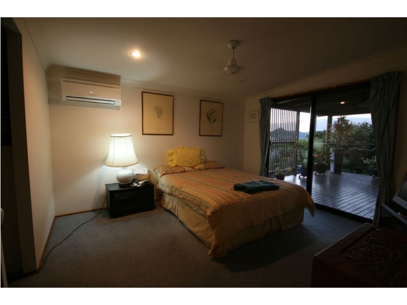25 Island Drive, Cannonvale QLD 4802