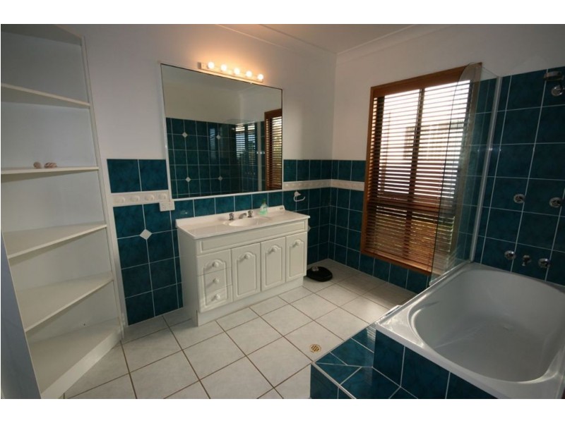 25 Island Drive, Cannonvale QLD 4802
