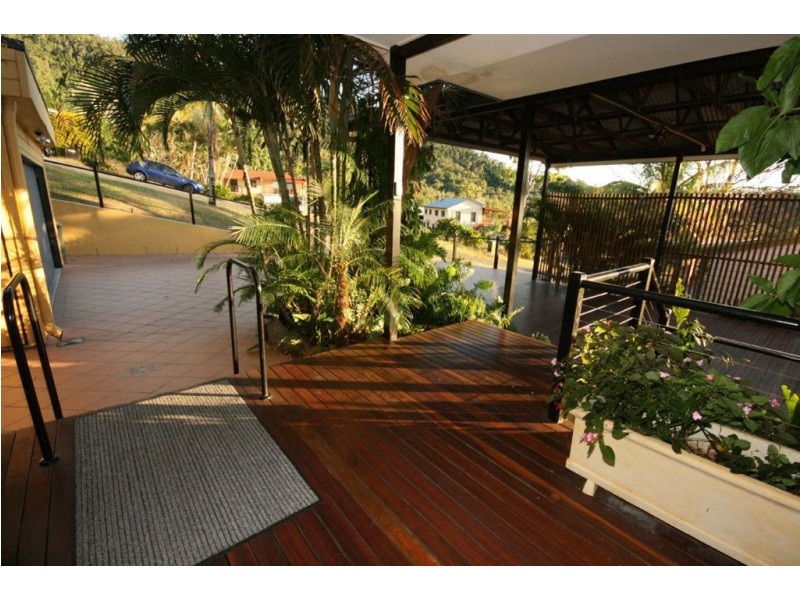 25 Island Drive, Cannonvale QLD 4802