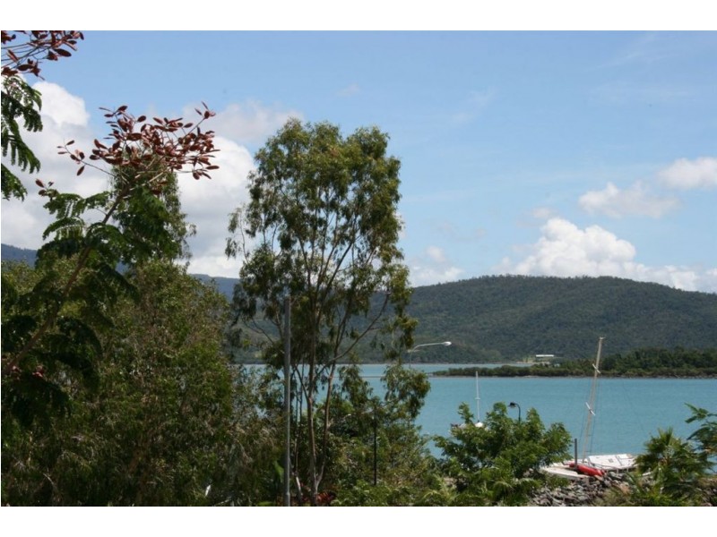 1/14 Altman Avenue, Cannonvale QLD 4802