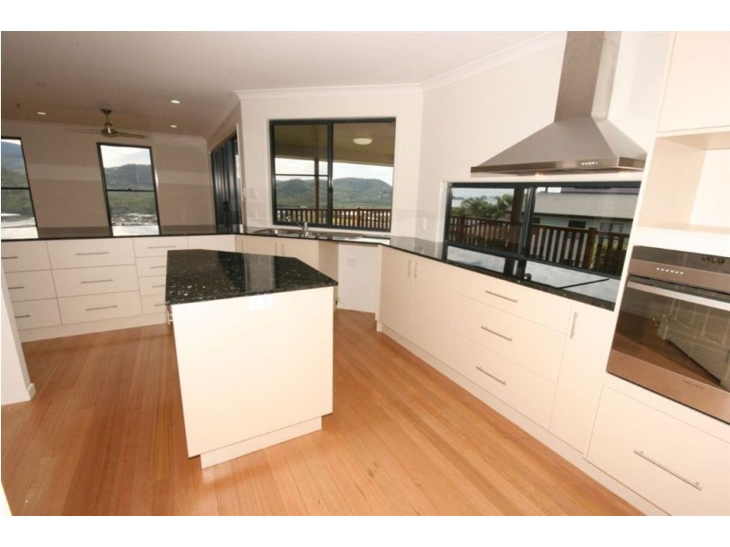 3/14 Hamilton Avenue, Cannonvale QLD 4802