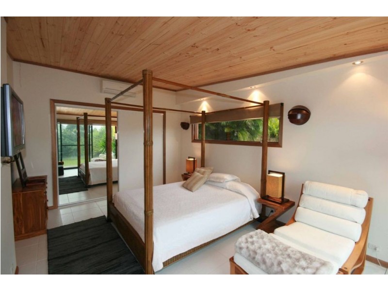 42 Ridge View Road, Cannonvale QLD 4802