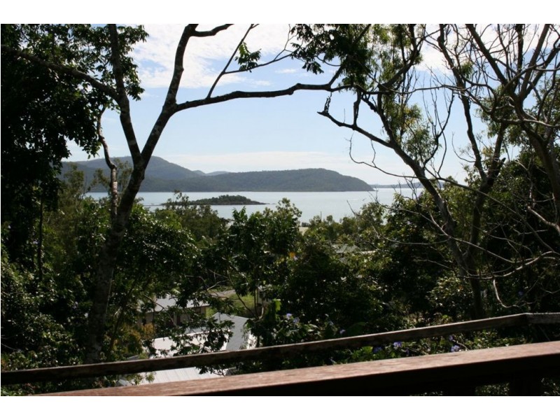 40 Eshelby Drive, Cannonvale QLD 4802