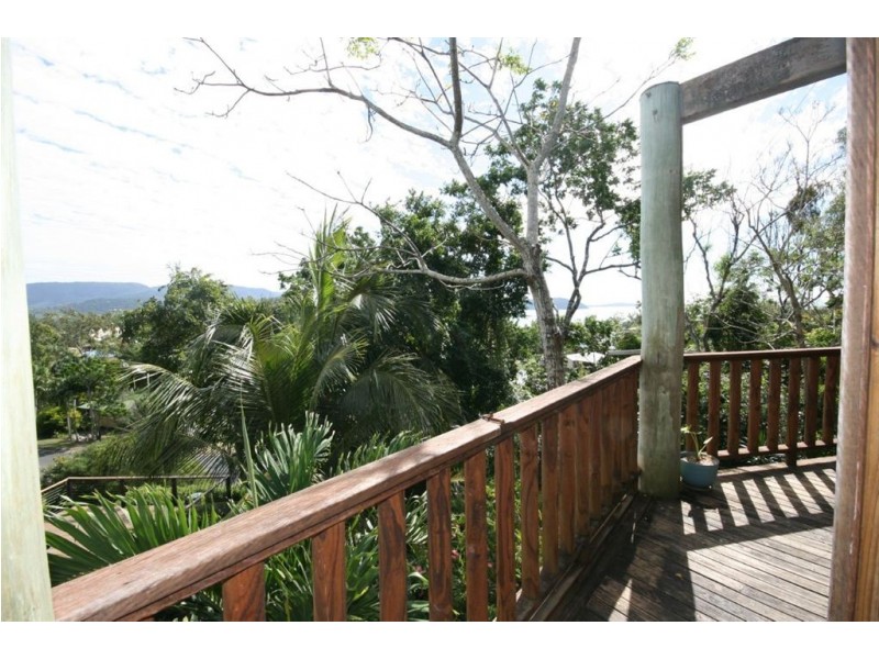 40 Eshelby Drive, Cannonvale QLD 4802