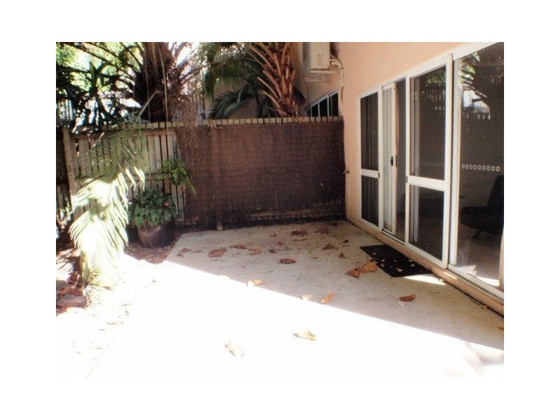 8/5 Eshelby Drive, Cannonvale QLD 4802