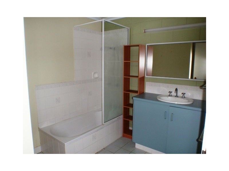 8/5 Eshelby Drive, Cannonvale QLD 4802