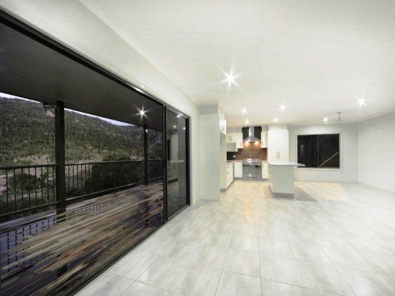 5 Scarlett Gum Cres, Cannonvale QLD 4802