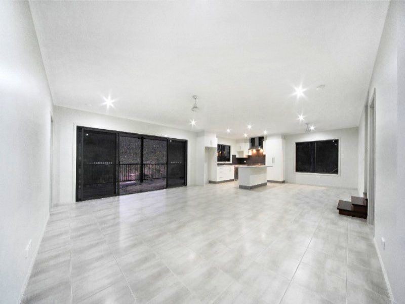 5 Scarlett Gum Cres, Cannonvale QLD 4802