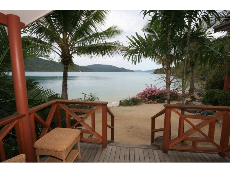 Cabin 3 Peppers Palm Bay, Long Island QLD 4741