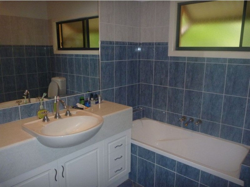 17a Nara  Ave, Airlie Beach QLD 4802