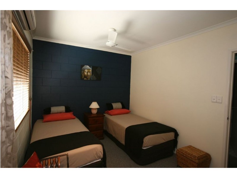 1/5 Duell Road, Cannonvale QLD 4802