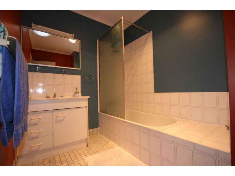 1/5 Duell Road, Cannonvale QLD 4802