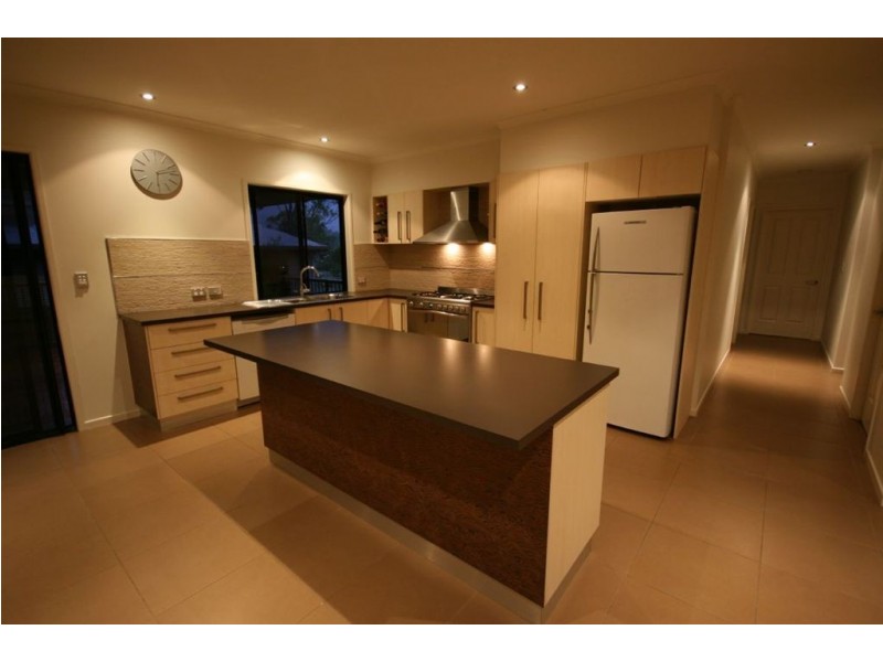 3 Jonquill Court, Cannonvale QLD 4802
