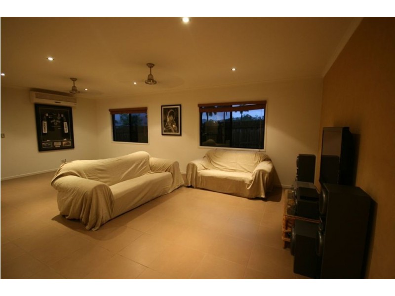 3 Jonquill Court, Cannonvale QLD 4802