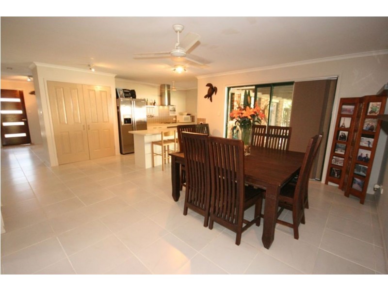 2 Solway Avenue, Cannonvale QLD 4802