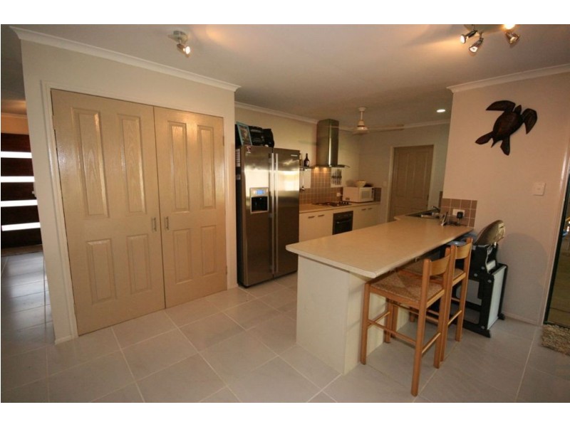 2 Solway Avenue, Cannonvale QLD 4802