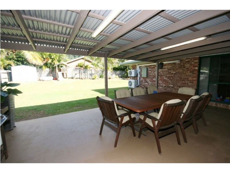 2 Solway Avenue, Cannonvale QLD 4802