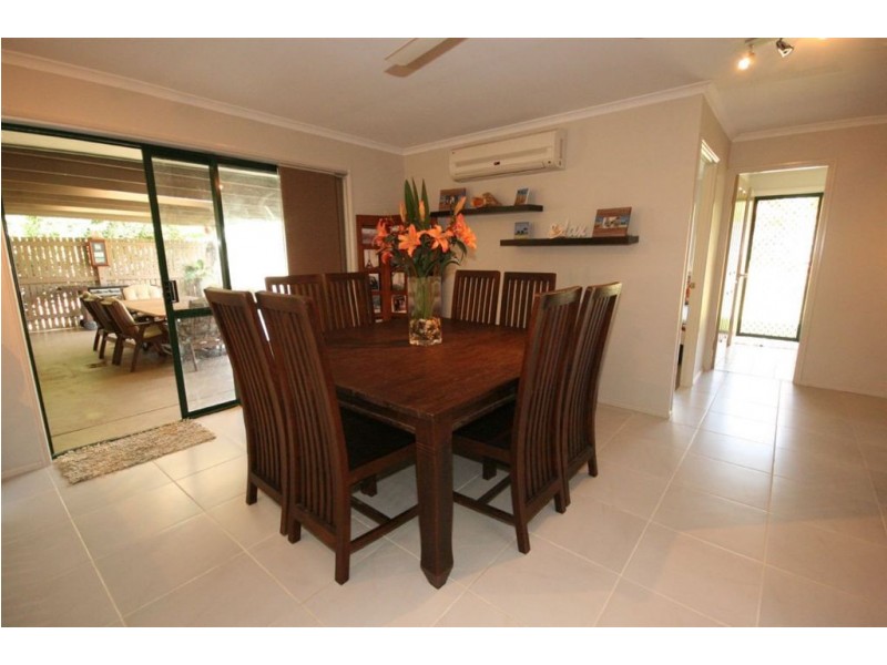 2 Solway Avenue, Cannonvale QLD 4802