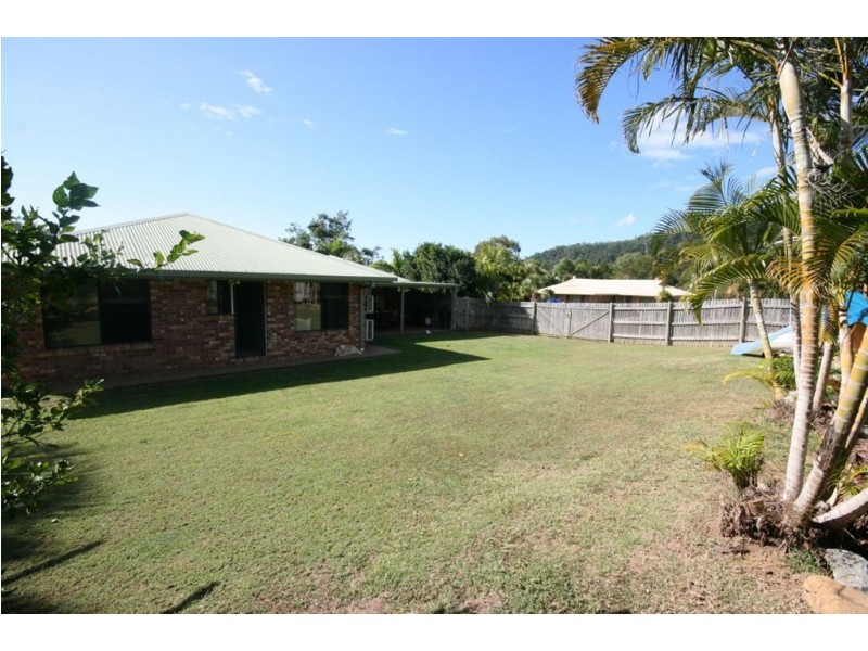 2 Solway Avenue, Cannonvale QLD 4802