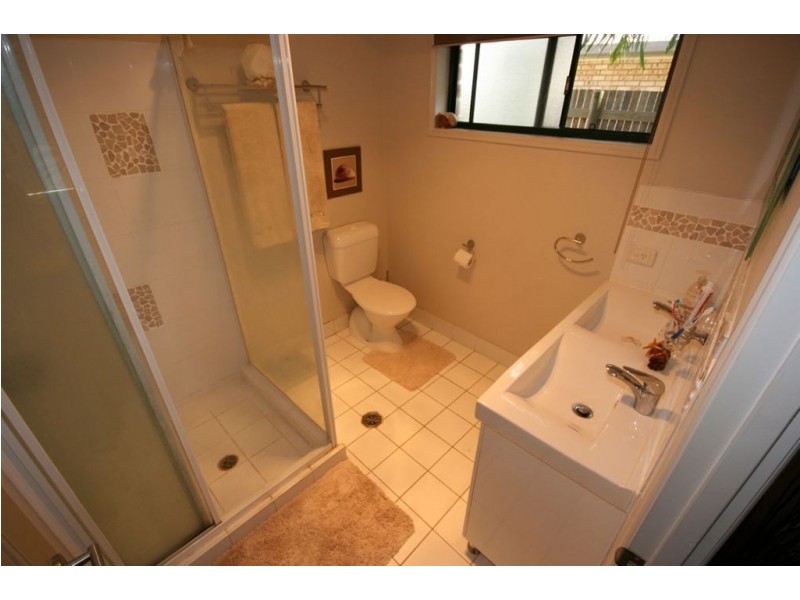 2 Solway Avenue, Cannonvale QLD 4802