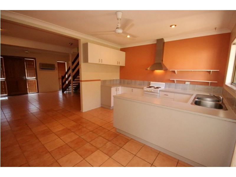 4/11 Tropic Road, Cannonvale QLD 4802