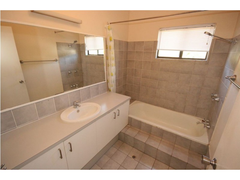 4/11 Tropic Road, Cannonvale QLD 4802