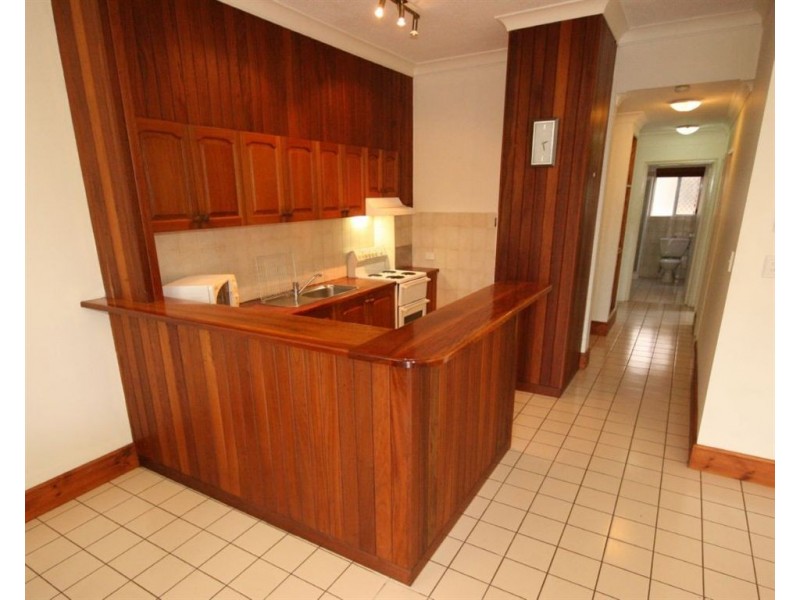 2/42 Coral Esplanade, Cannonvale QLD 4802