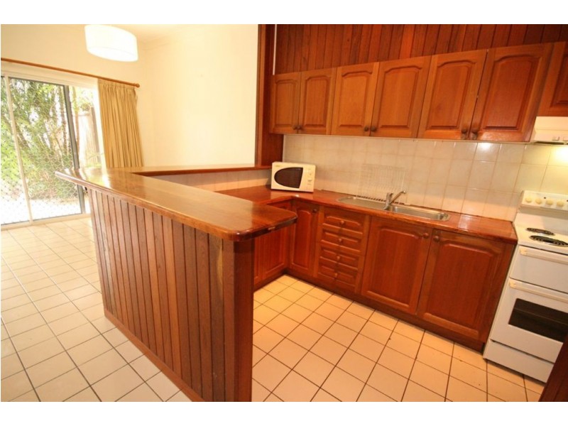 2/42 Coral Esplanade, Cannonvale QLD 4802