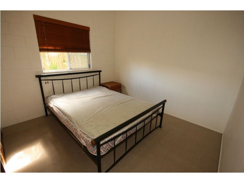 2/42 Coral Esplanade, Cannonvale QLD 4802