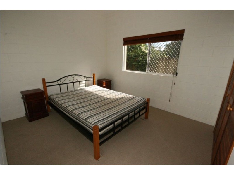 2/42 Coral Esplanade, Cannonvale QLD 4802