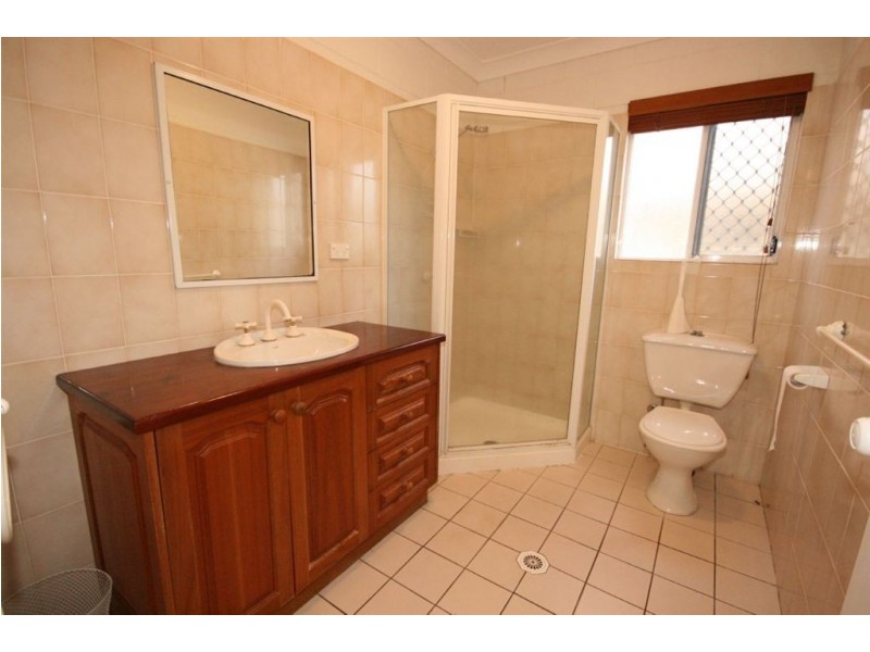 2/42 Coral Esplanade, Cannonvale QLD 4802