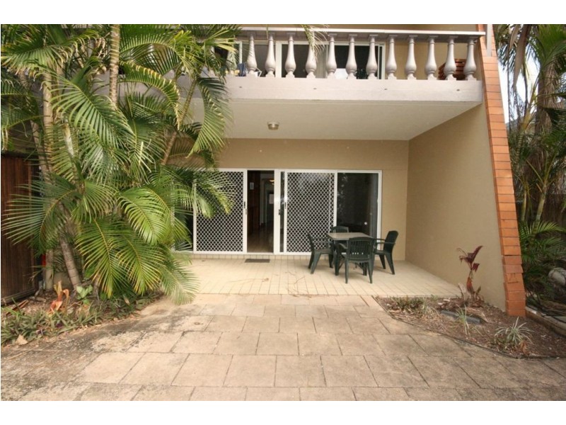 2/42 Coral Esplanade, Cannonvale QLD 4802