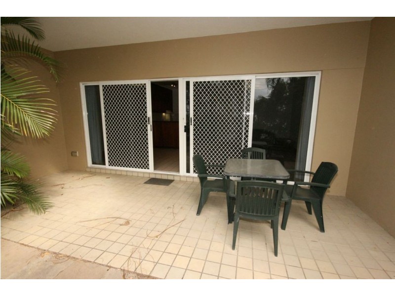 2/42 Coral Esplanade, Cannonvale QLD 4802