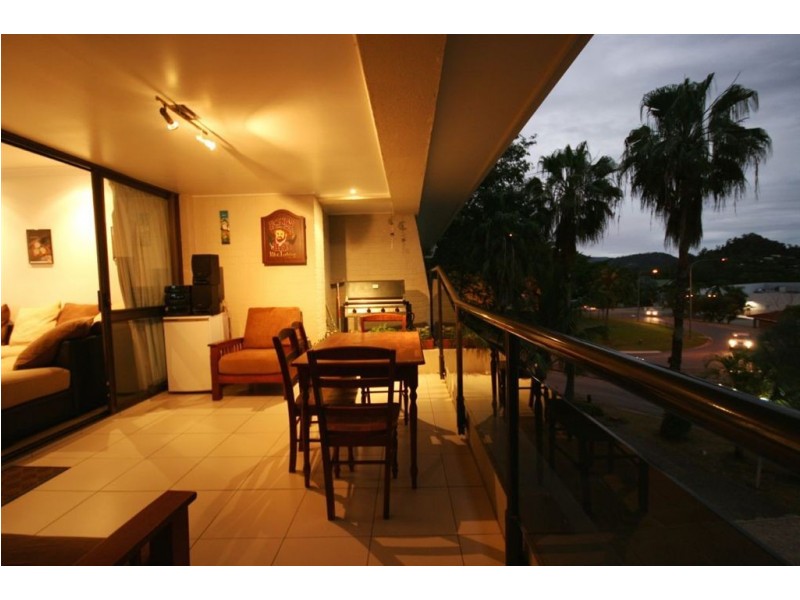 4/2 Eshelby Drive, Cannonvale QLD 4802