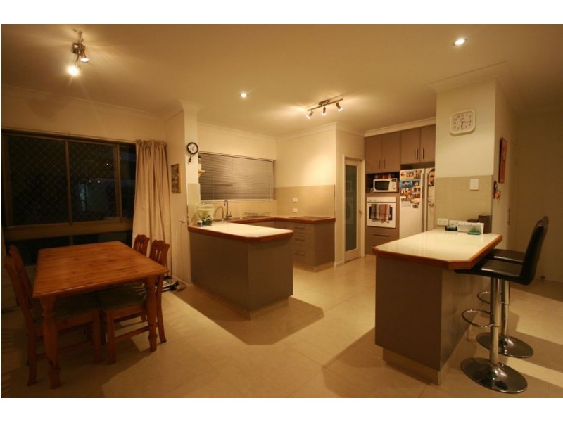 4/2 Eshelby Drive, Cannonvale QLD 4802