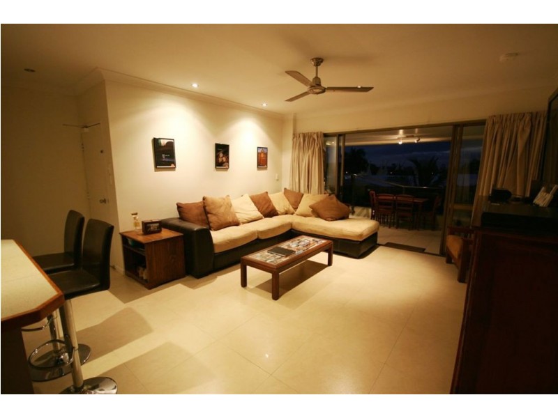 4/2 Eshelby Drive, Cannonvale QLD 4802