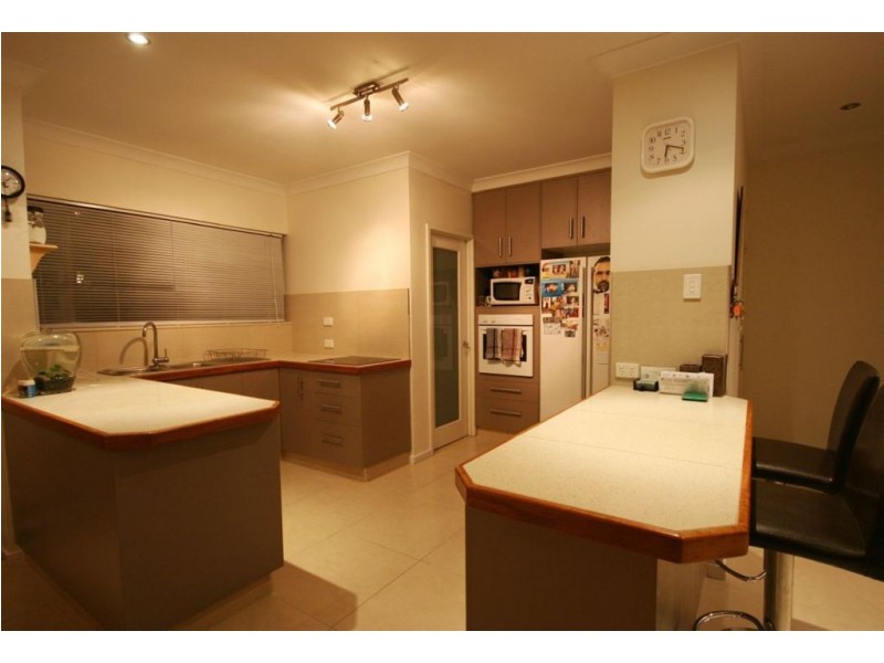 4/2 Eshelby Drive, Cannonvale QLD 4802