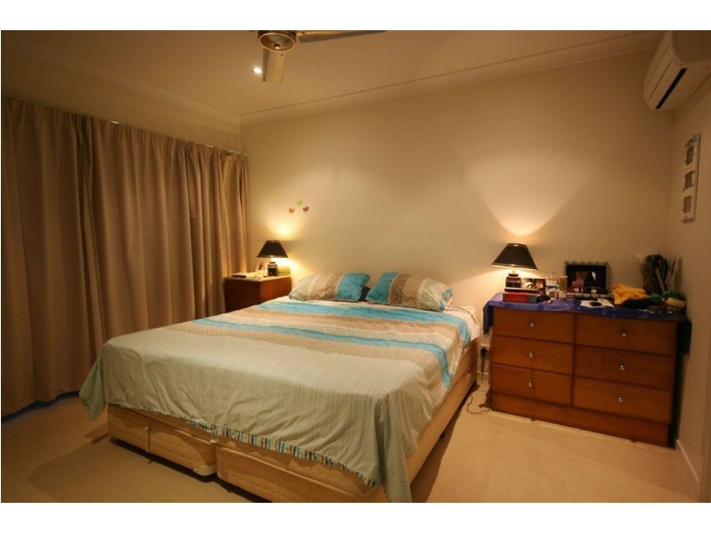 4/2 Eshelby Drive, Cannonvale QLD 4802