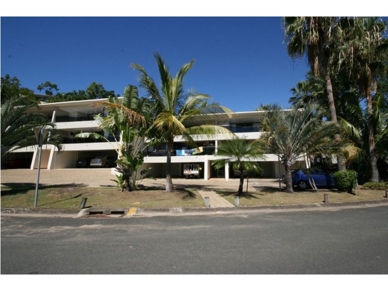 4/2 Eshelby Drive, Cannonvale QLD 4802